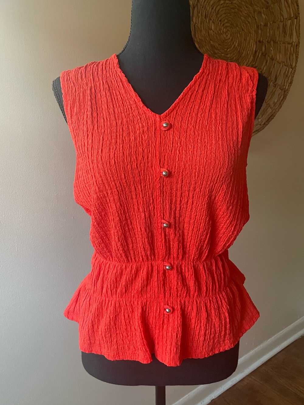 Zoey Er Leelo Sleeveless Orange Textured Peplum Button-Front Top